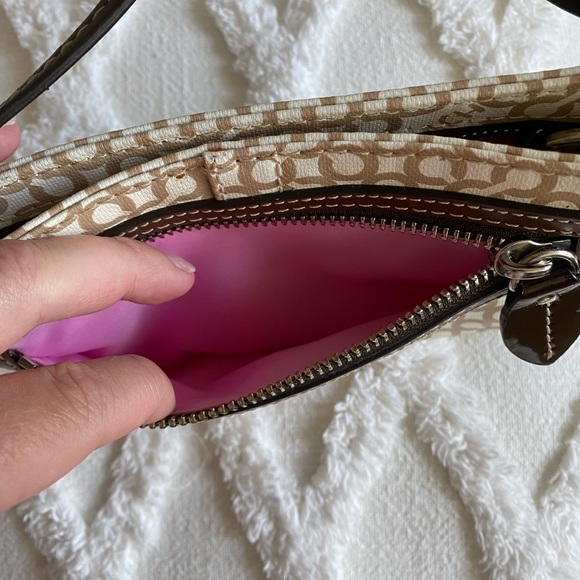 Coach small handbag/wristlet. - Picture 4 of 4